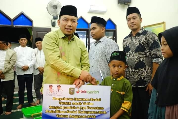 Safari Ramadhan 1444 H,Wabup Husni Bagikan Bantuan Sosial 2.732 Penerima Anak Yatim Di Kampung Seminai
