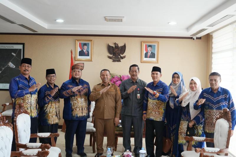 KBB Riau silaturrahmi dengan Gubernur Wahid, warga KBB siap dukung Program Pemprov.