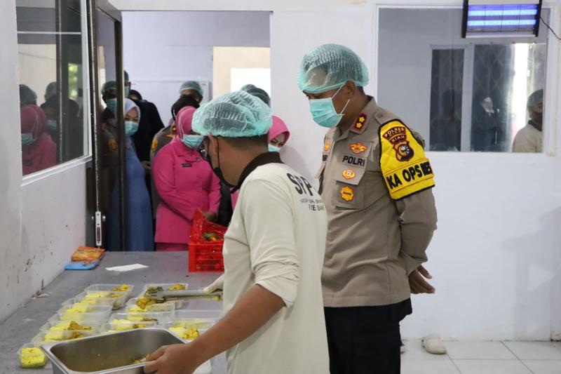Kapolres Siak Tinjau Dapur MBG SPPG Kemala Bhayangkari, Pastikan Menu Bergizi dan Higienis