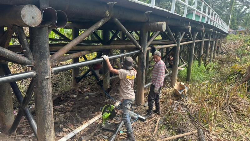 Renovasi Jembatan Sungai Penyengat Masuki Hari Kelima, Sinergi Polri–Masyarakat Terus Menguat