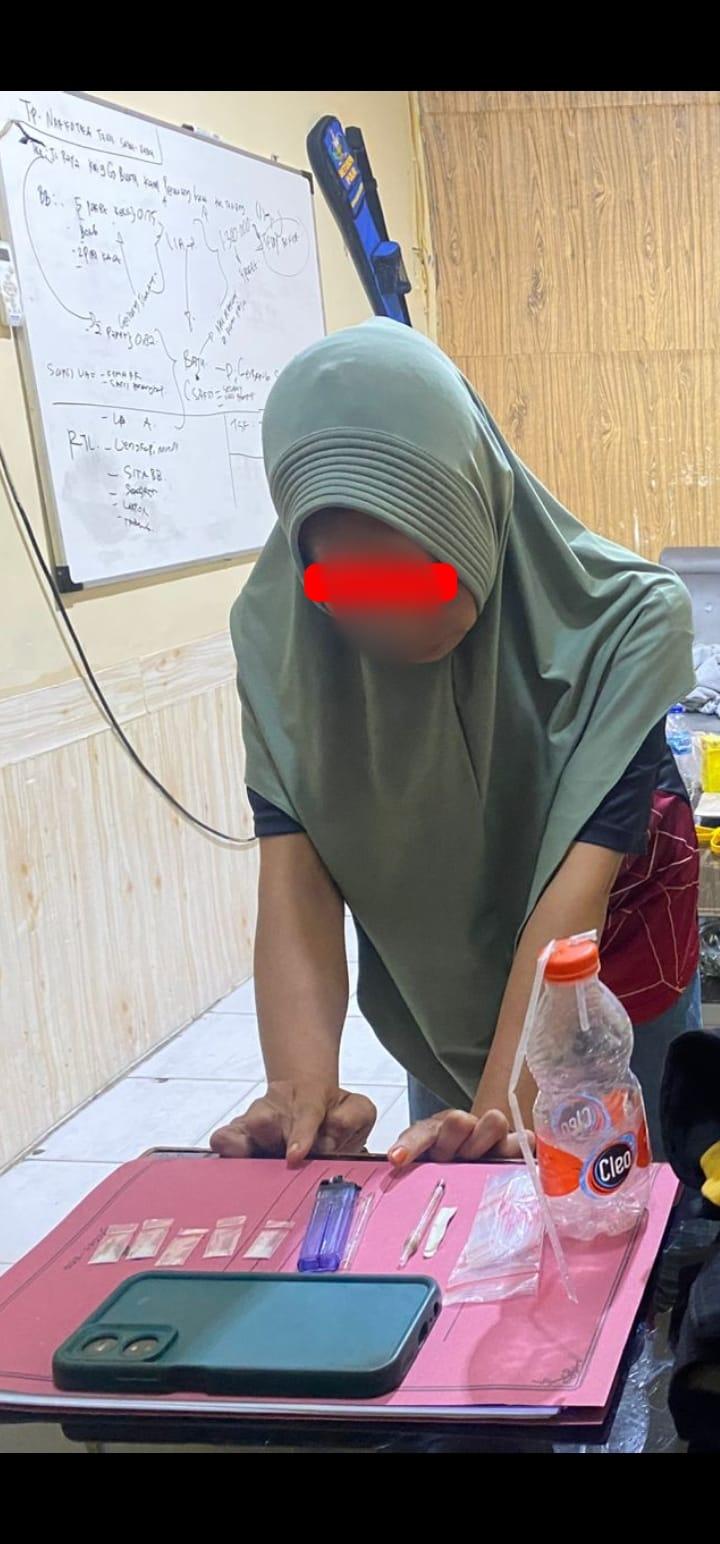 Polsek Tualang Ungkap Kasus Narkotika, Amankan Perempuan Pengedar Sabu 0,74 Gram