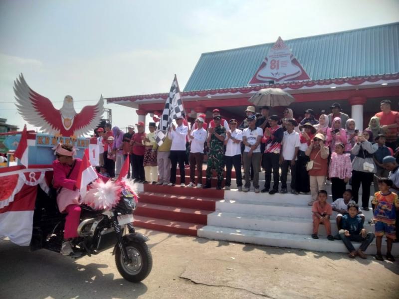 Forkopimcam Kateman lepas pawai Karnaval HUT RI ke 81 di Kecamatan Kateman.