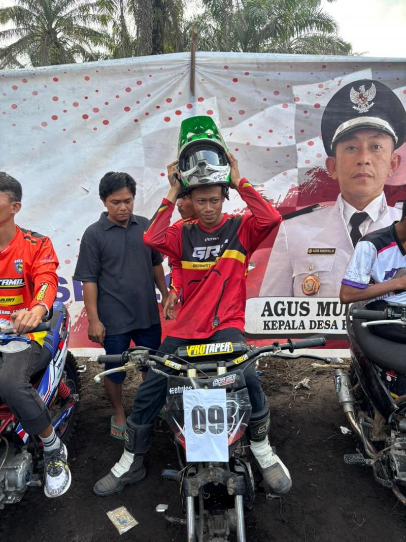 Latber Motocross Sirkuit Ndoro FC Empang Pandan, Siak, Ilham Rizky Tembus Final dan Finis Keempat RBT Karbu Bebas Open
